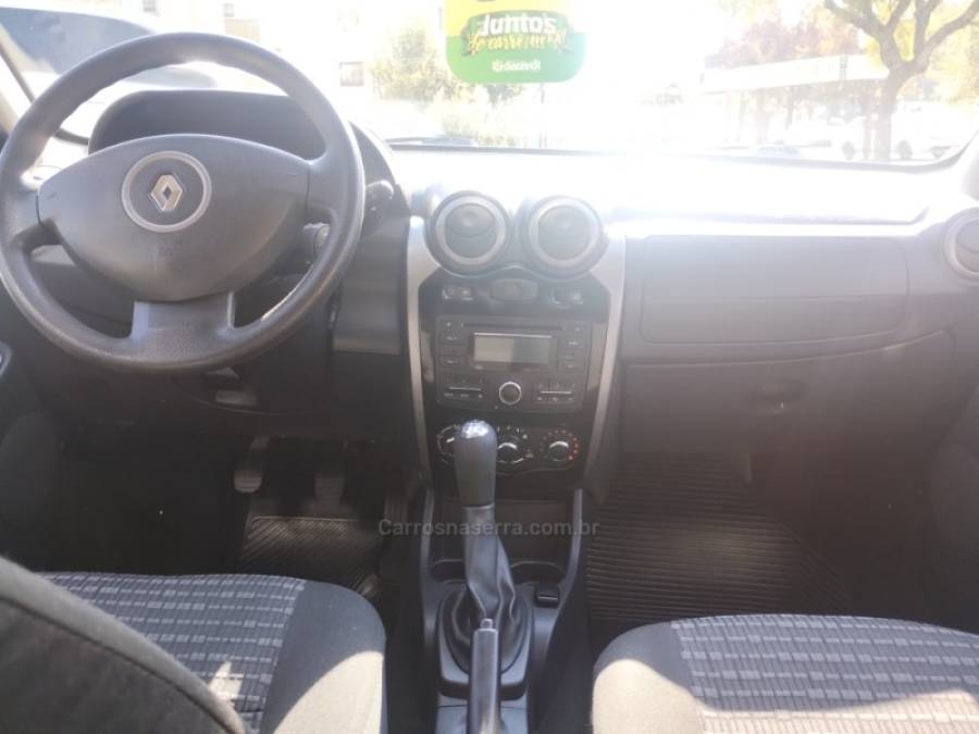 RENAULT - SANDERO - 2013/2014 - Branca - R$ 33.900,00