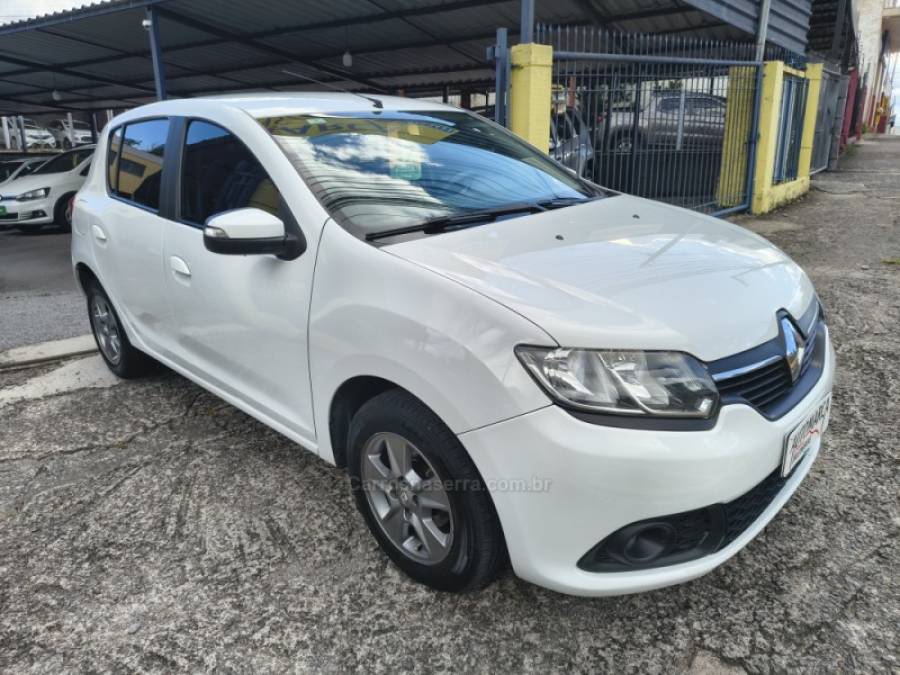 RENAULT - SANDERO - 2016/2017 - Branca - R$ 45.900,00