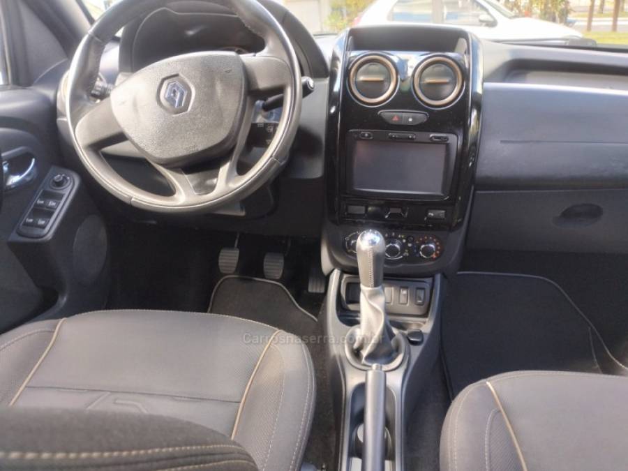 RENAULT - DUSTER - 2016/2017 - Branca - R$ 64.500,00