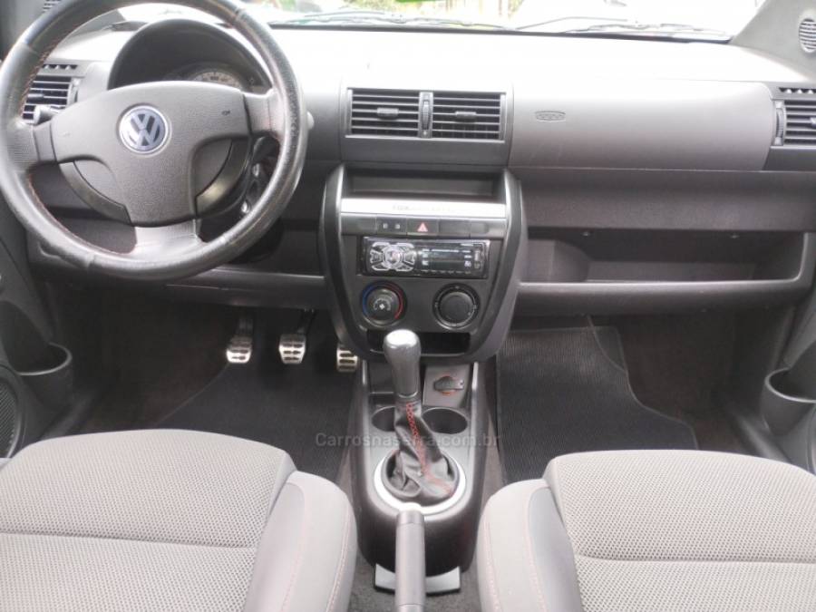 VOLKSWAGEN - FOX - 2008/2009 - Vermelha - R$ 30.900,00