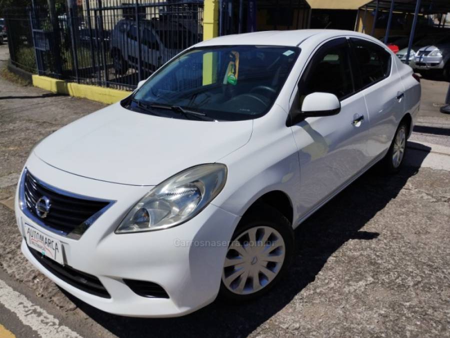 NISSAN - VERSA - 2012/2013 - Branca - R$ 35.900,00