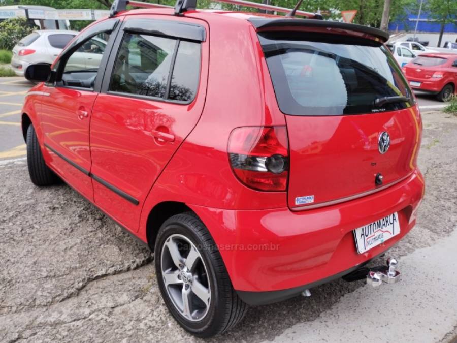 VOLKSWAGEN - FOX - 2008/2009 - Vermelha - R$ 30.900,00