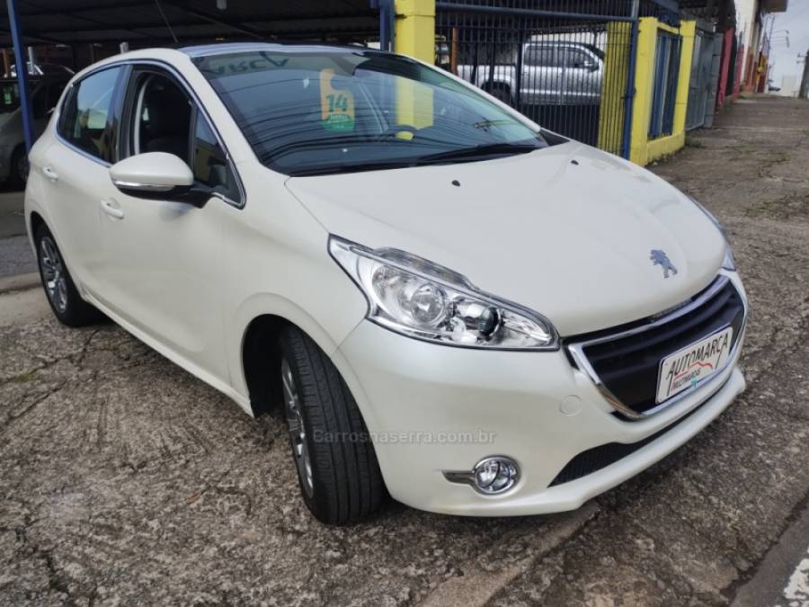 PEUGEOT - 208 - 2013/2014 - Branca - R$ 48.900,00