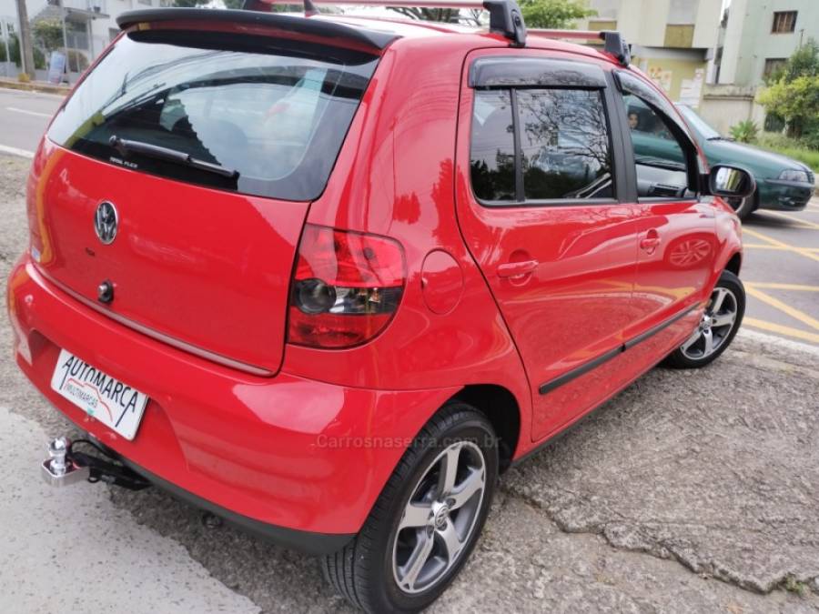 VOLKSWAGEN - FOX - 2008/2009 - Vermelha - R$ 30.900,00