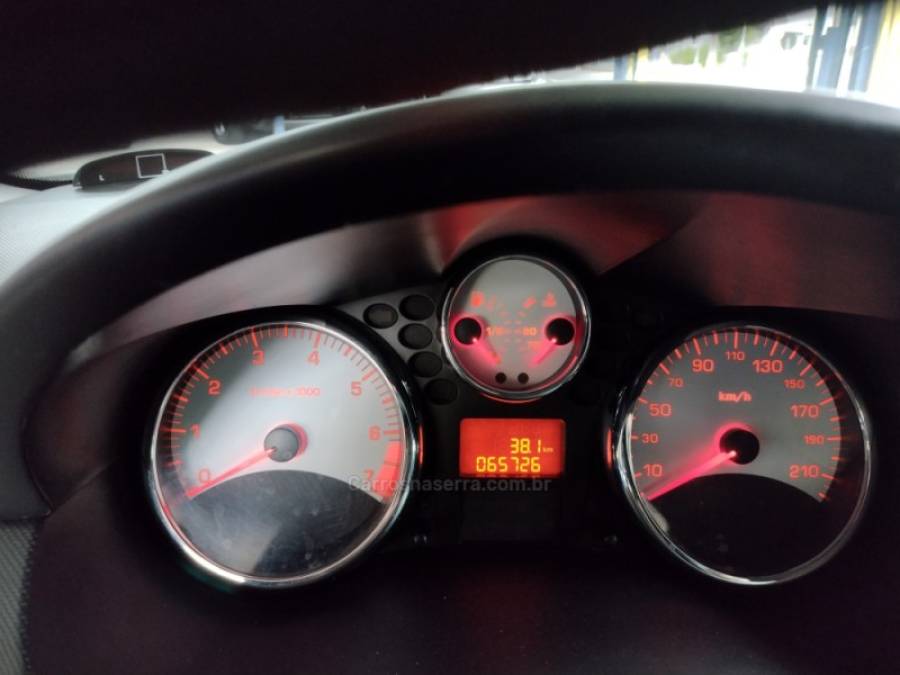 PEUGEOT - 207 - 2011/2012 - Branca - R$ 24.700,00