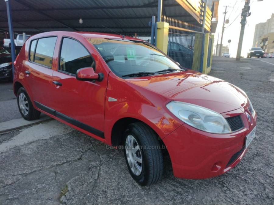 RENAULT - SANDERO - 2010/2011 - Vermelha - R$ 29.900,00