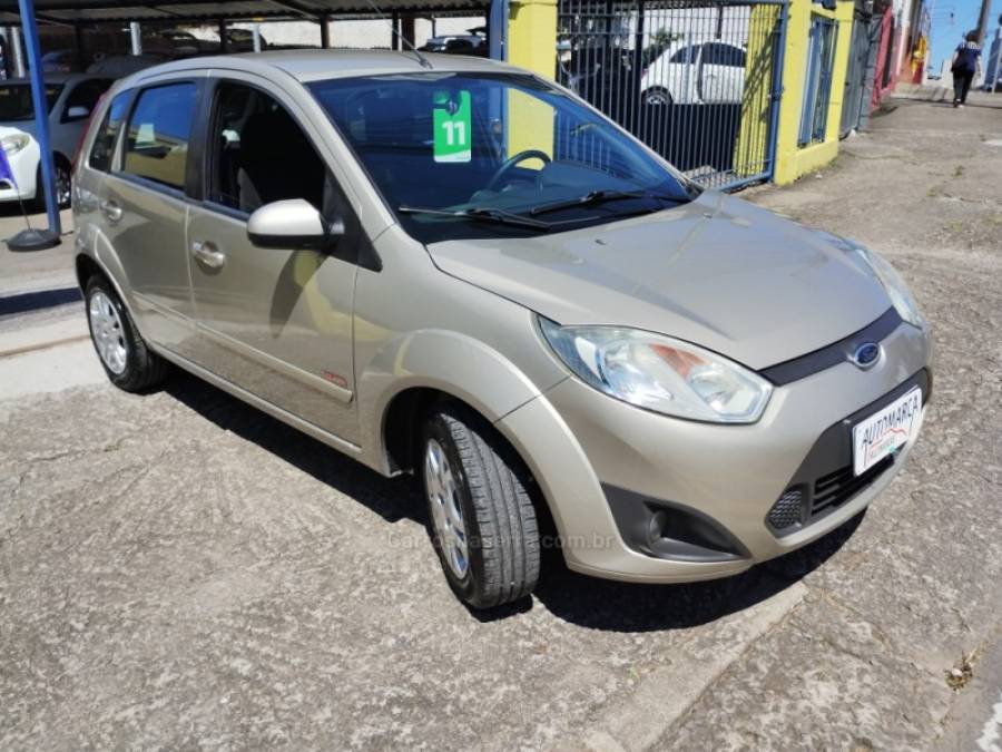 FORD - FIESTA - 2010/2011 - Bege - R$ 32.900,00