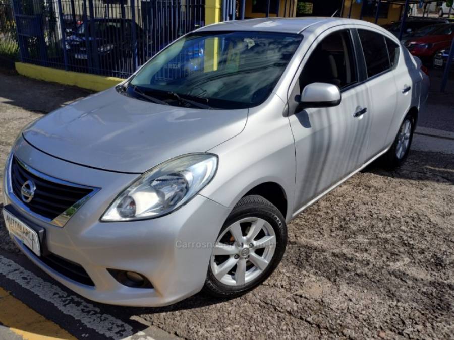 NISSAN - VERSA - 2011/2012 - Prata - R$ 36.000,00