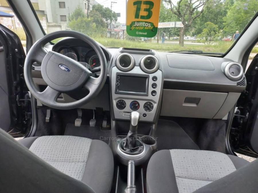 FORD - FIESTA - 2012/2013 - Preta - R$ 35.500,00