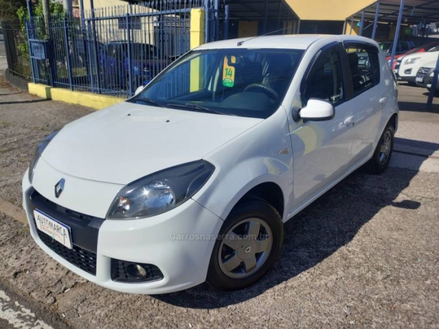 RENAULT - SANDERO - 2013/2014 - Branca - R$ 33.900,00