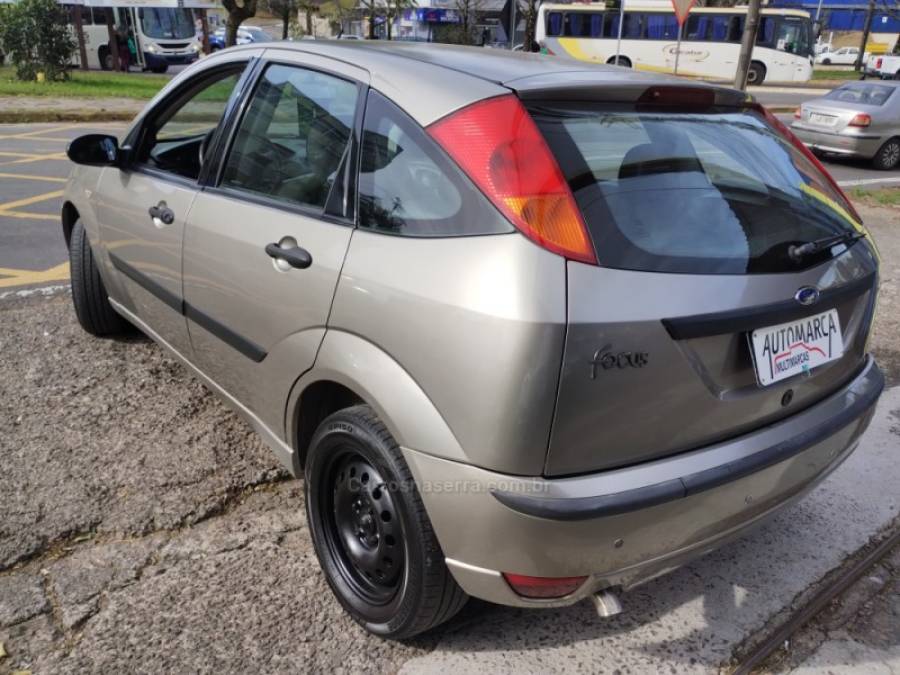 FORD - FOCUS - 2007/2008 - Bege - R$ 22.900,00