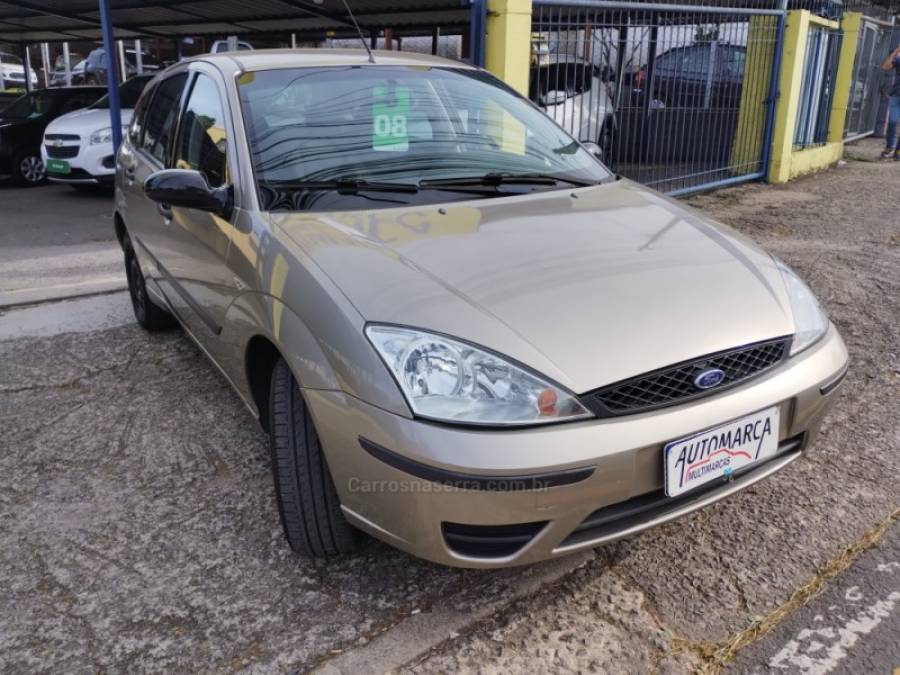 FORD - FOCUS - 2007/2008 - Bege - R$ 22.900,00