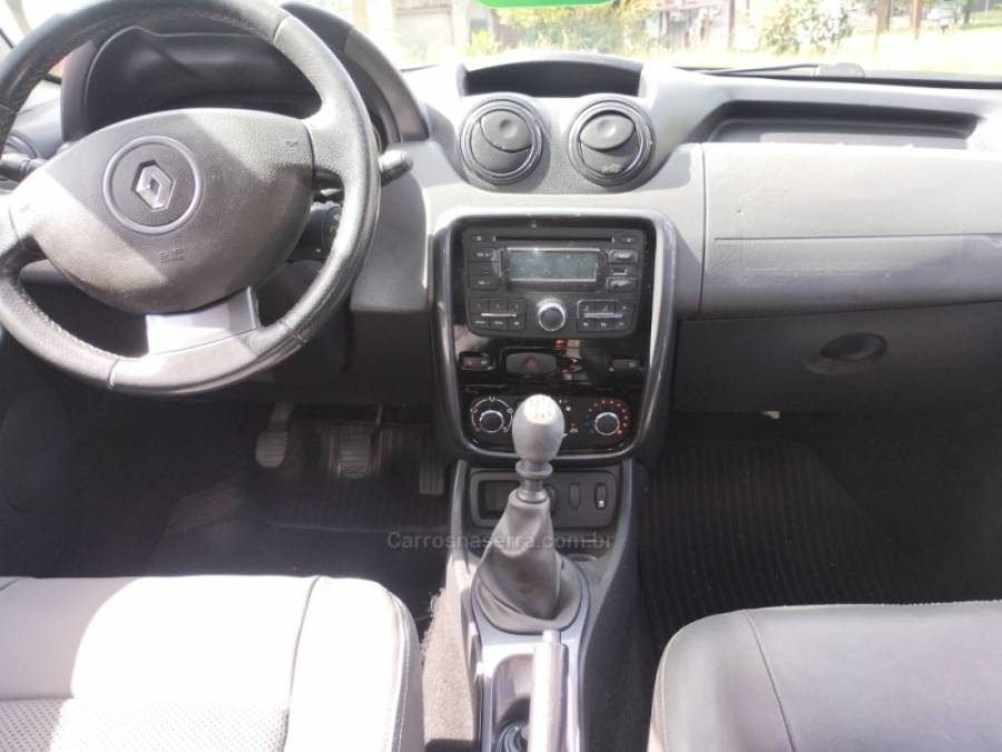 RENAULT - DUSTER - 2012/2013 - Preta - R$ 48.700,00