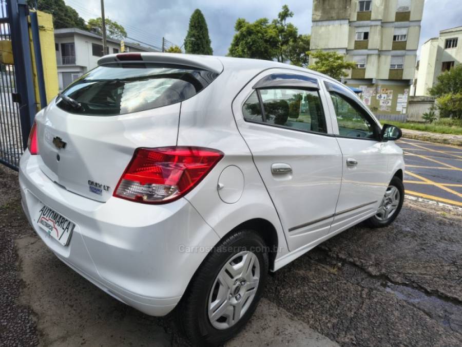 CHEVROLET - ONIX - 2014/2015 - Branca - R$ 42.900,00