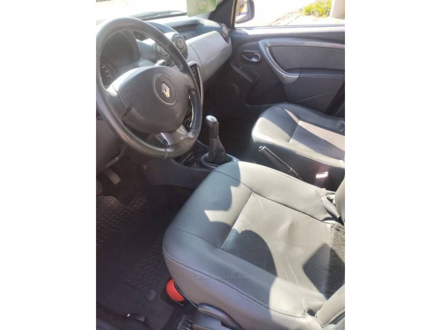 RENAULT - DUSTER - 2011/2012 - Preta - R$ 47.300,00