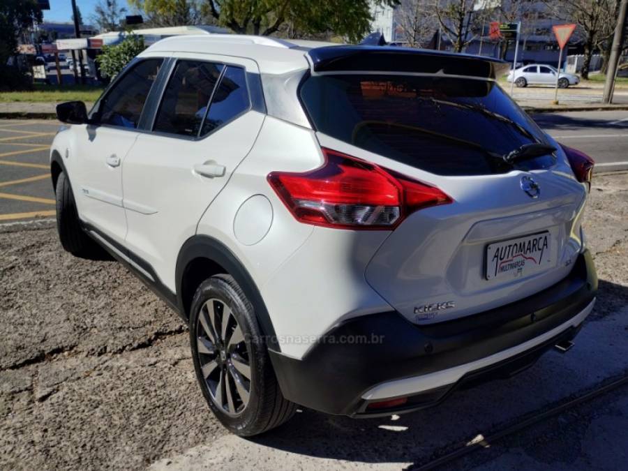 NISSAN - KICKS - 2016/2017 - Branca - R$ 83.000,00