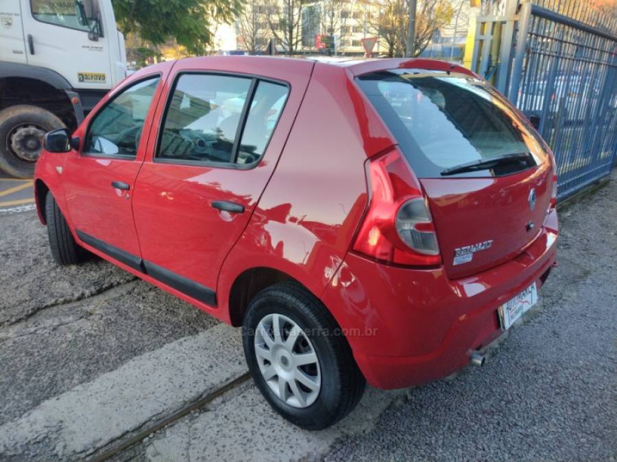 RENAULT - SANDERO - 2010/2011 - Vermelha - R$ 29.900,00