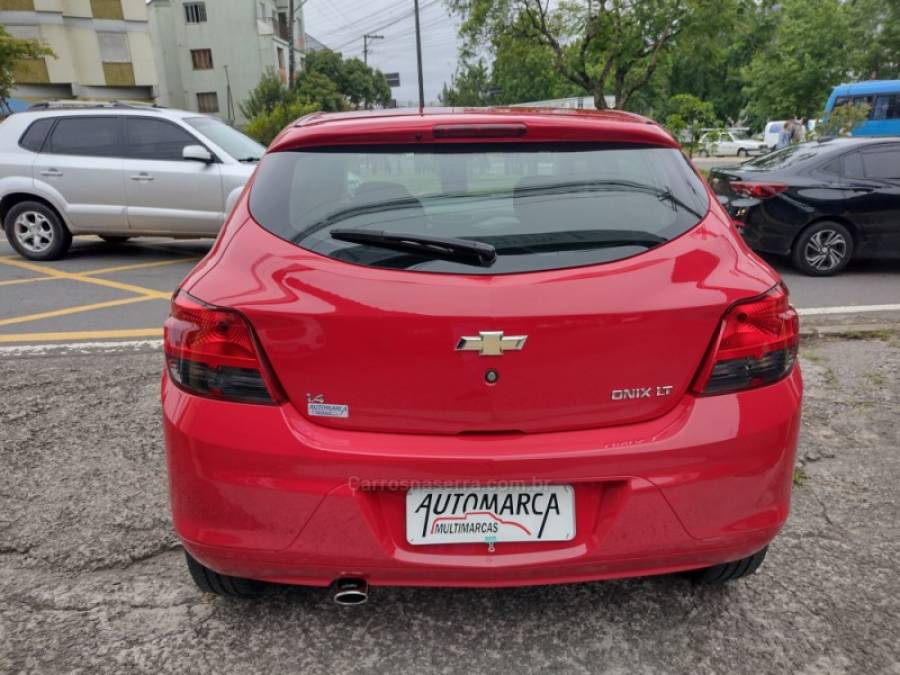 CHEVROLET - ONIX - 2015/2016 - Vermelha - R$ 51.800,00