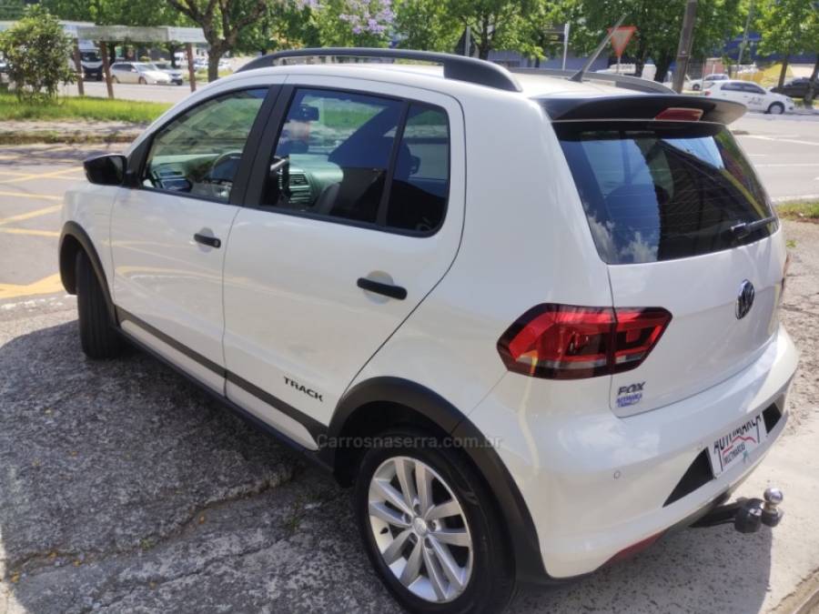 VOLKSWAGEN - FOX - 2016/2017 - Branca - R$ 54.500,00