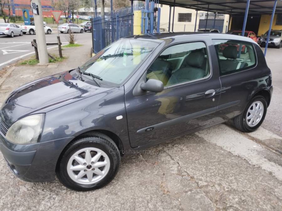 RENAULT - CLIO - 2005/2006 - Cinza - R$ 16.900,00