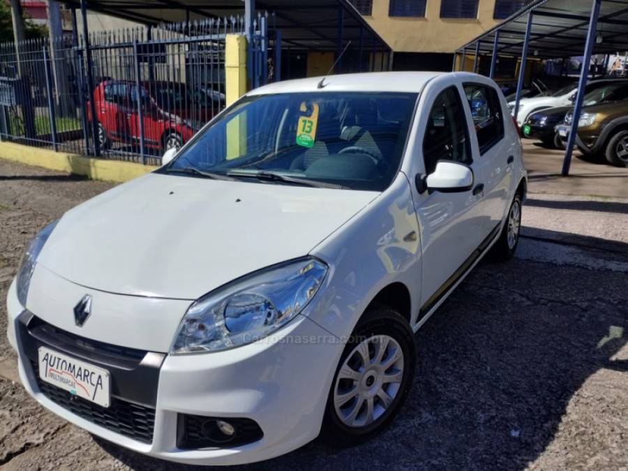 RENAULT - SANDERO - 2013/2013 - Branca - R$ 33.500,00