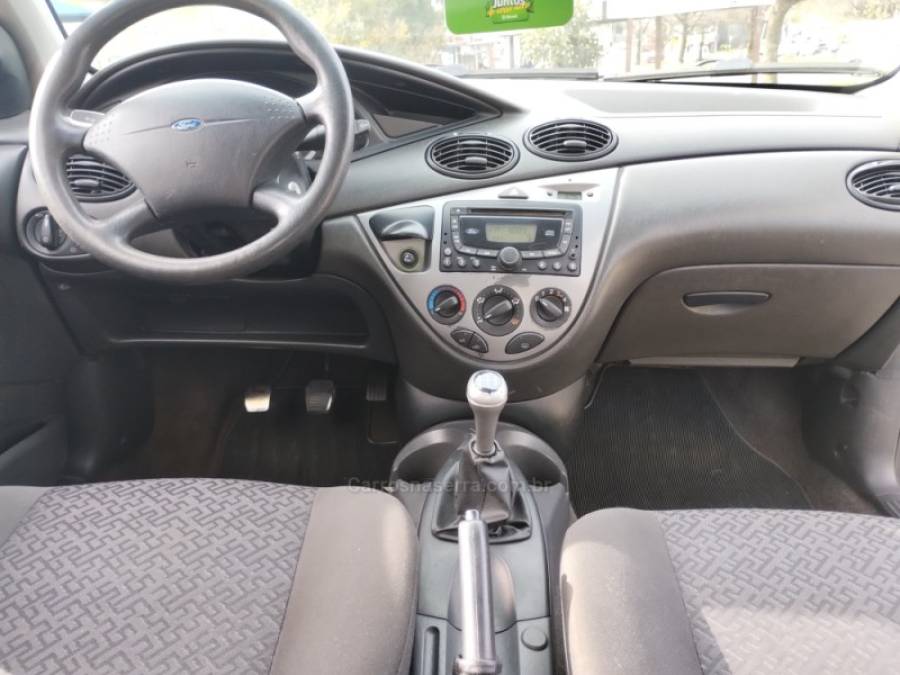FORD - FOCUS - 2007/2008 - Bege - R$ 22.900,00
