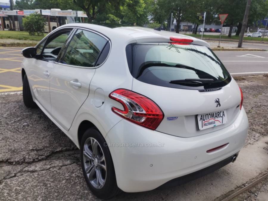 PEUGEOT - 208 - 2013/2014 - Branca - R$ 48.900,00