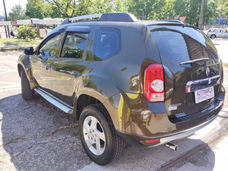 RENAULT - DUSTER - 2012/2013 - Verde - R$ 49.500,00