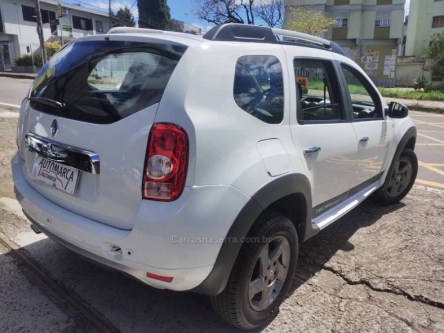 RENAULT - DUSTER - 2013/2014 - Branca - R$ 52.500,00