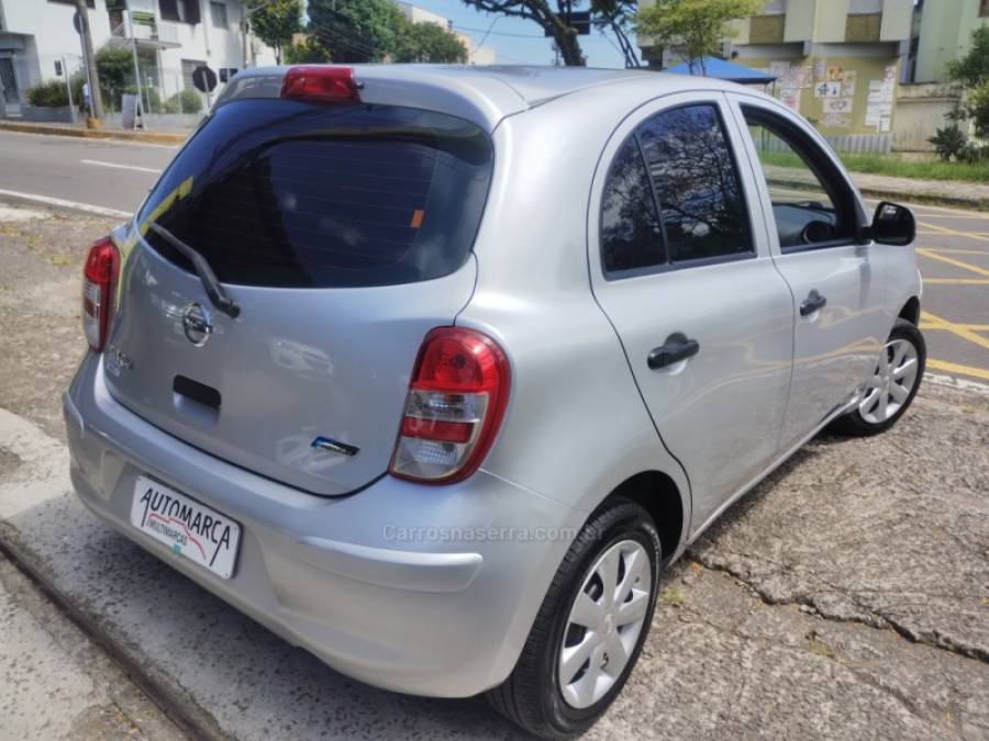 NISSAN - MARCH - 2011/2012 - Prata - R$ 33.500,00